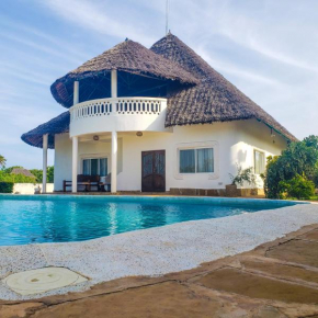 NATURES VILLA DIANI BEACH